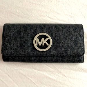 Micheal Kors wallet